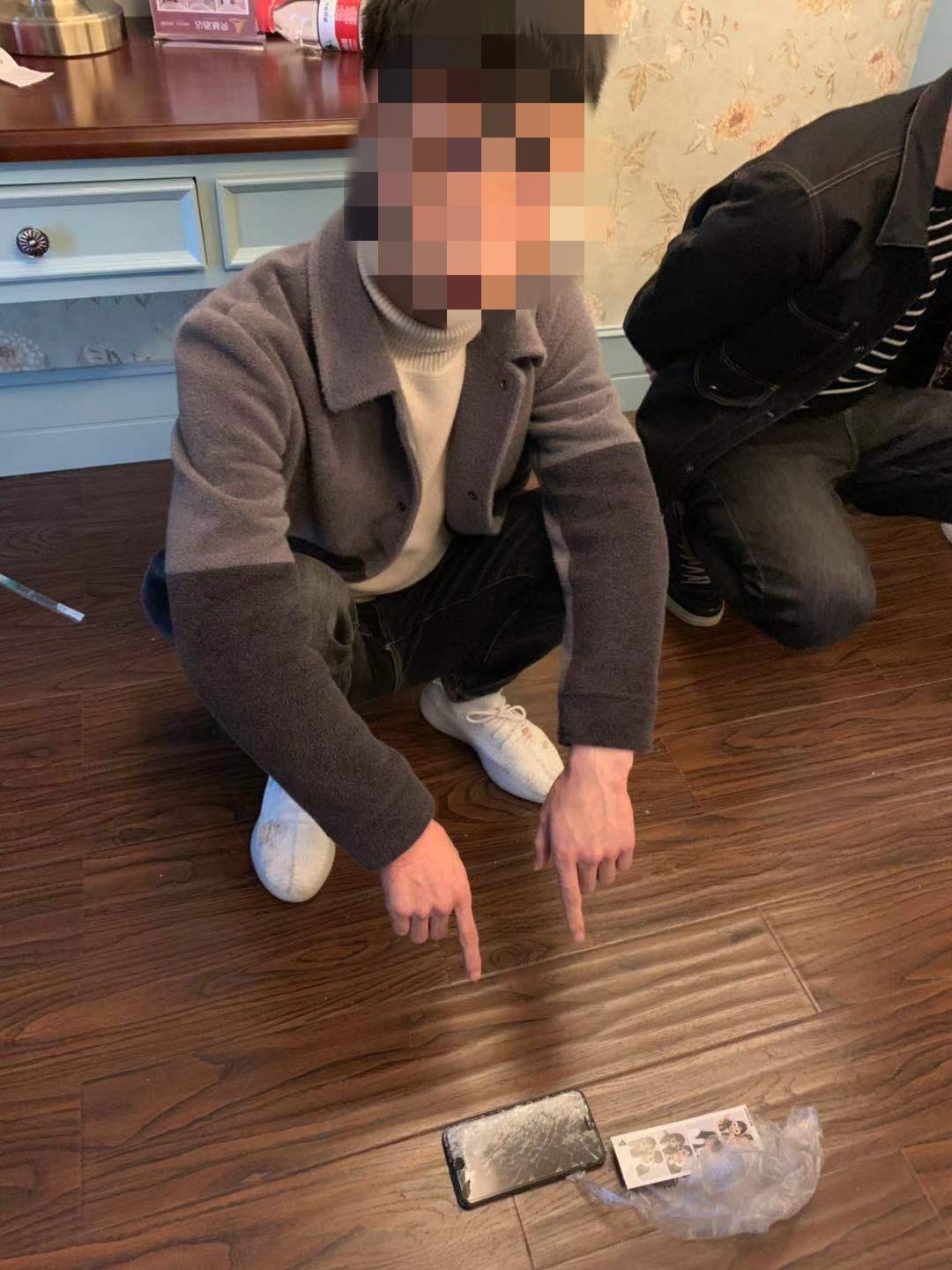 DƬ